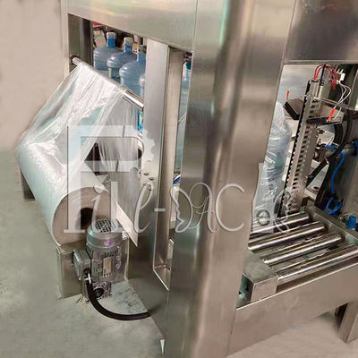 2.5kw স্বয়ংক্রিয় 5 গ্যালন 2200bph পানির বোতল প্যাকিং মেশিন সরবরাহকারী